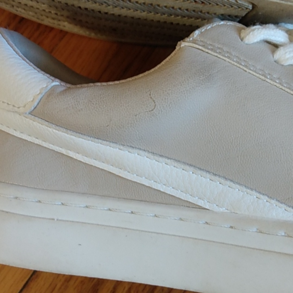 Universal Thread Sneakers - Picture 4 of 10